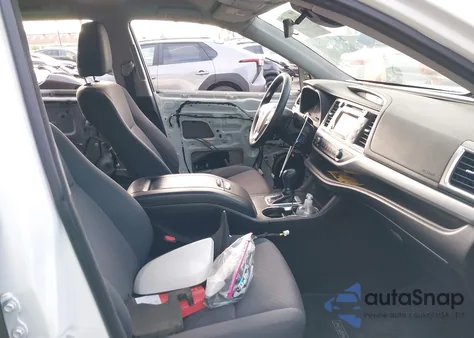 2018 Toyota Highlander Le z USA, uszkodzony, nr VIN 5TDZARFH6JS034951